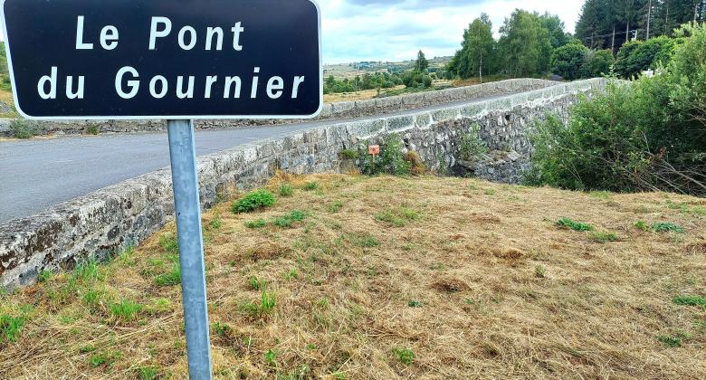 Sous le pont de Gournier coule le Bès